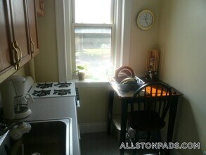 1197 Commonwealth Ave in Boston, MA - Building Photo - Building Photo