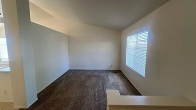 3716 Wyandotte Ln in Rosamond, CA - Building Photo - Building Photo