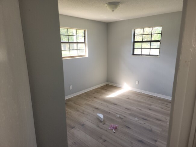 4305 Bessie Cir W in Jacksonville, FL - Building Photo - Building Photo