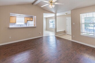 Available August 2026! 3 Bedroom 3 Bathroom Duplex with Fenced Yard! in College Station, TX - Building Photo - Building Photo