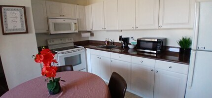 2240 Kuhio Ave. in Honolulu, HI - Building Photo - Building Photo