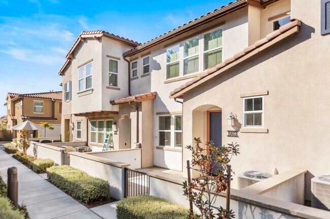 1073 Delpy View Pt in Vista, CA - Building Photo - Building Photo