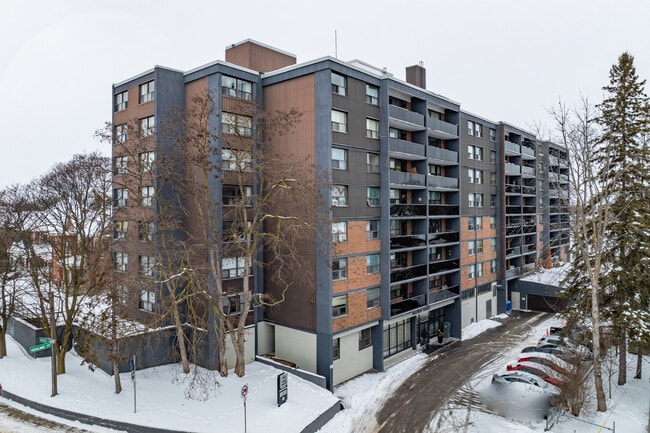 Hillview Towers in Belleville, ON - Building Photo - Building Photo