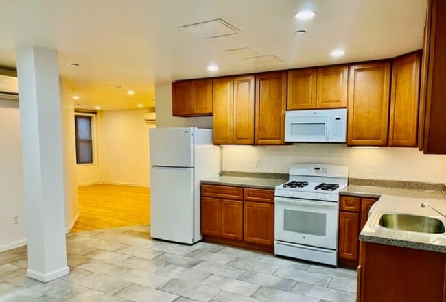 48 Davis Ave, Unit 1H