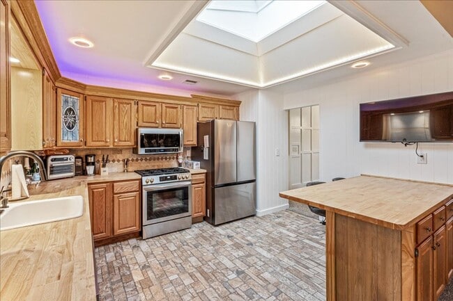 1225 14th St in West Babylon, NY - Foto de edificio - Building Photo