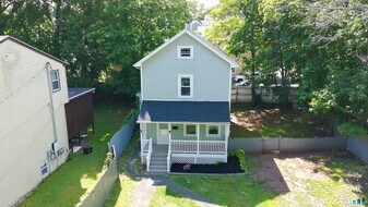 28 Quinlan Ave in Meriden, CT - Building Photo