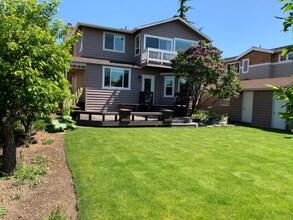 317 11th Ave W in Kirkland, WA - Building Photo - Building Photo
