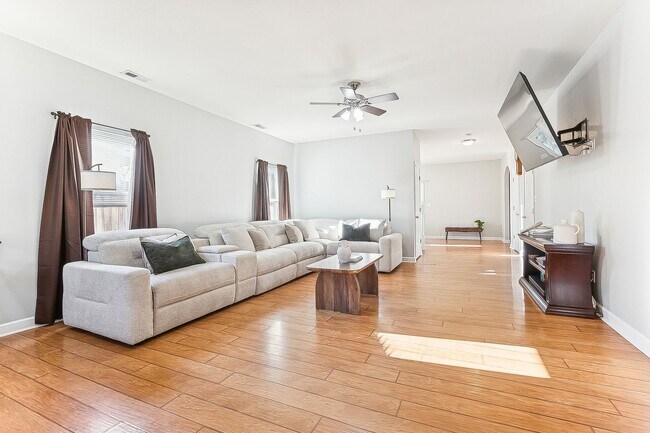 2421 Birch St in Norfolk, VA - Foto de edificio - Building Photo