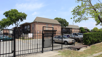 Napoleon Square in Houston, TX - Building Photo - Building Photo