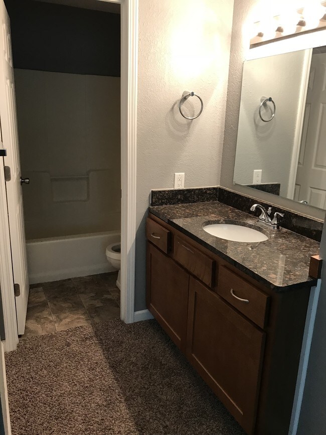 285 Robins Rd Apartments and Nearby Hiawatha Apartments For Rent