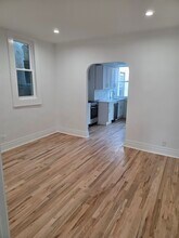 2377 32nd St, Unit 2 in Astoria, NY - Foto de edificio - Building Photo
