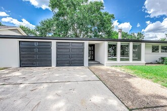 7702 Richmond Ave. in Houston, TX - Building Photo - Building Photo