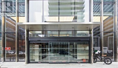 55 Charles St E in Toronto, ON - Building Photo - Building Photo