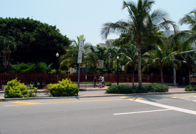 Campton Apartments in Miami Beach, FL - Foto de edificio - Building Photo