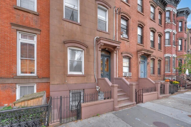 251.5 York St in Jersey City, NJ - Building Photo - Building Photo