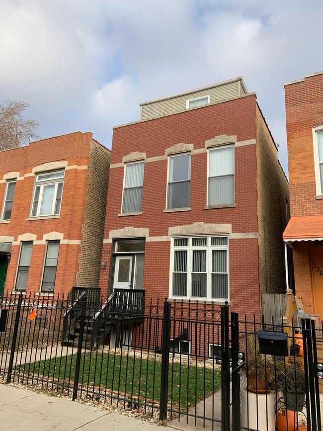 property at 1329 N Oakley Blvd