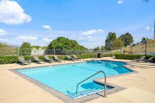 Bonita Cedars in Bonita, CA - Building Photo