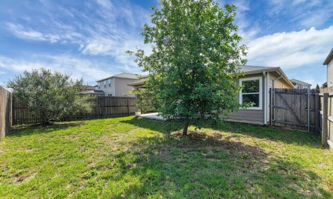 1991 Shire Meadows in New Braunfels, TX - Building Photo - Building Photo