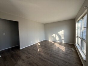 229 Cedarwood Ave in Bolingbrook, IL - Building Photo - Building Photo