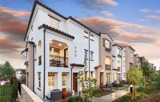 2317 W Broadway in Anaheim, CA - Building Photo