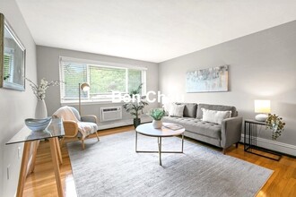 2192 Massachusetts Ave, Unit 2 in Cambridge, MA - Building Photo - Building Photo