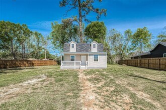 913 Nevell St in Cleveland, TX - Building Photo - Building Photo