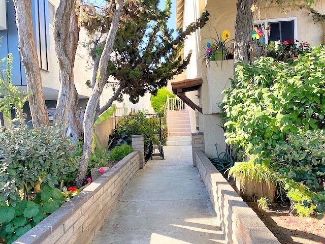 12235 Pacific Ave in Los Angeles, CA - Building Photo - Building Photo