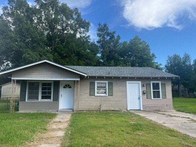 property at 616 E 11th St