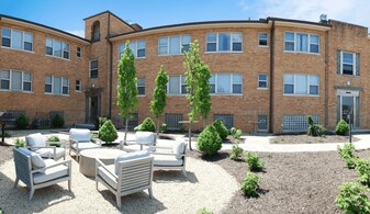 Cincinnati Premier Living* in Cincinnati, OH - Building Photo
