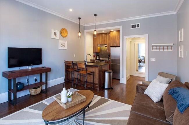 304 Newbury St, Unit 3 in Boston, MA - Foto de edificio - Building Photo