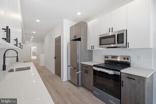 669 N 39th St in Philadelphia, PA - Building Photo