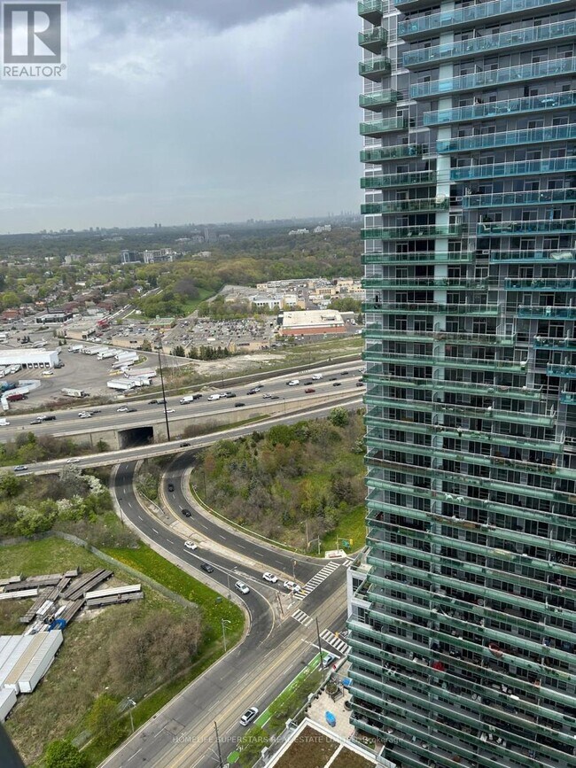 38-3338 Annie Craig Dr in Toronto, ON - Building Photo - Building Photo