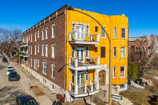 Le Chapleau in Montréal, QC - Building Photo