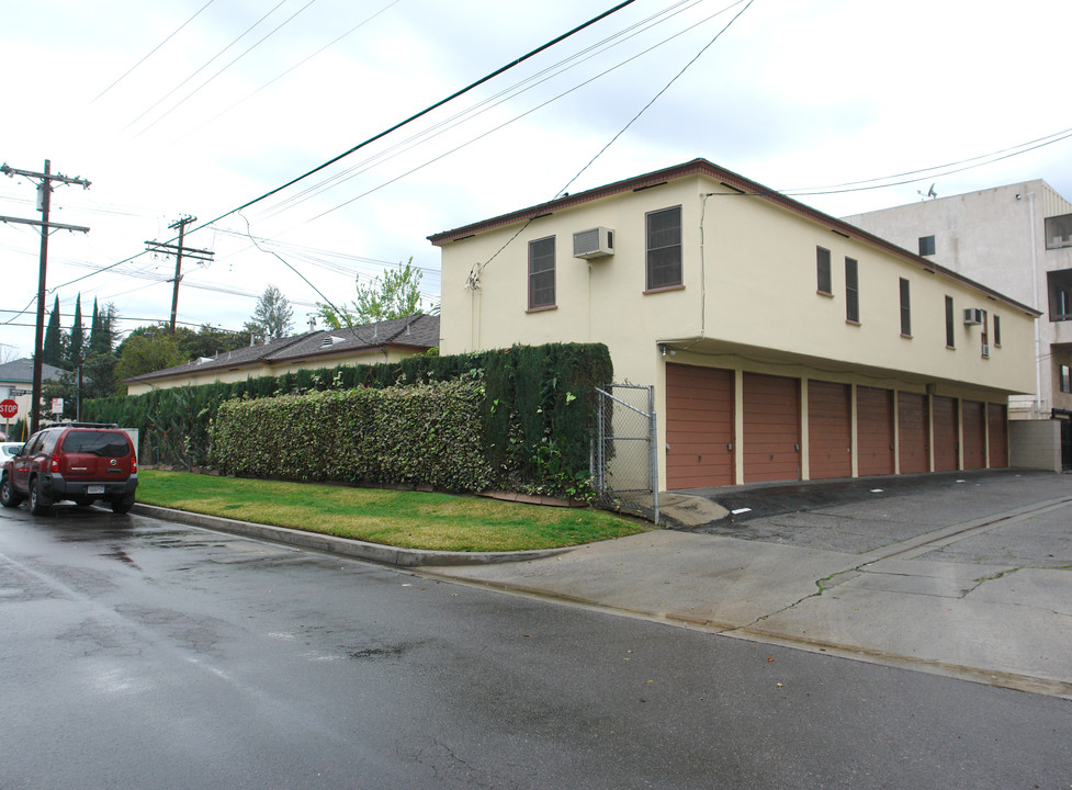 12219 Magnolia Blvd in Valley Village, CA - Building Photo