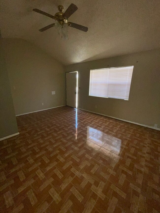 2113 Lake Omega St in El Paso, TX - Building Photo - Building Photo