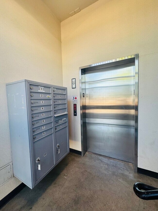 10411 Old Placerville Rd in Sacramento, CA - Building Photo - Building Photo