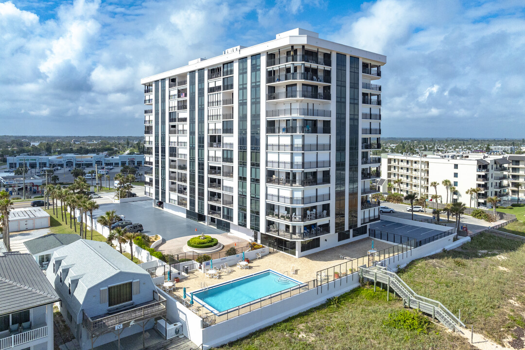 Gemini Condominiums in Ormond Beach, FL - Foto de edificio