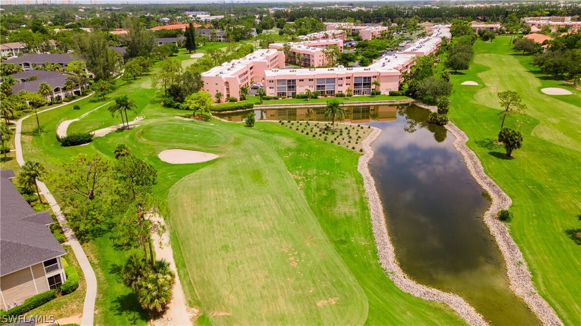 190 Turtle Lake Ct in Naples, FL - Building Photo