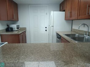 899 SE 2nd Ave in Deerfield Beach, FL - Foto de edificio - Building Photo