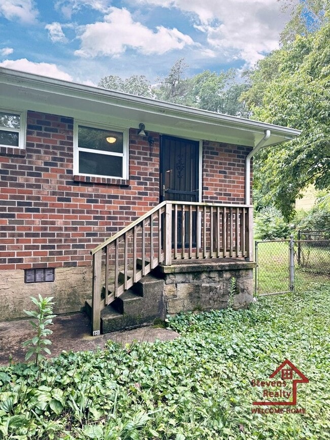 1231 Helena Dr in Chattanooga, TN - Foto de edificio - Building Photo