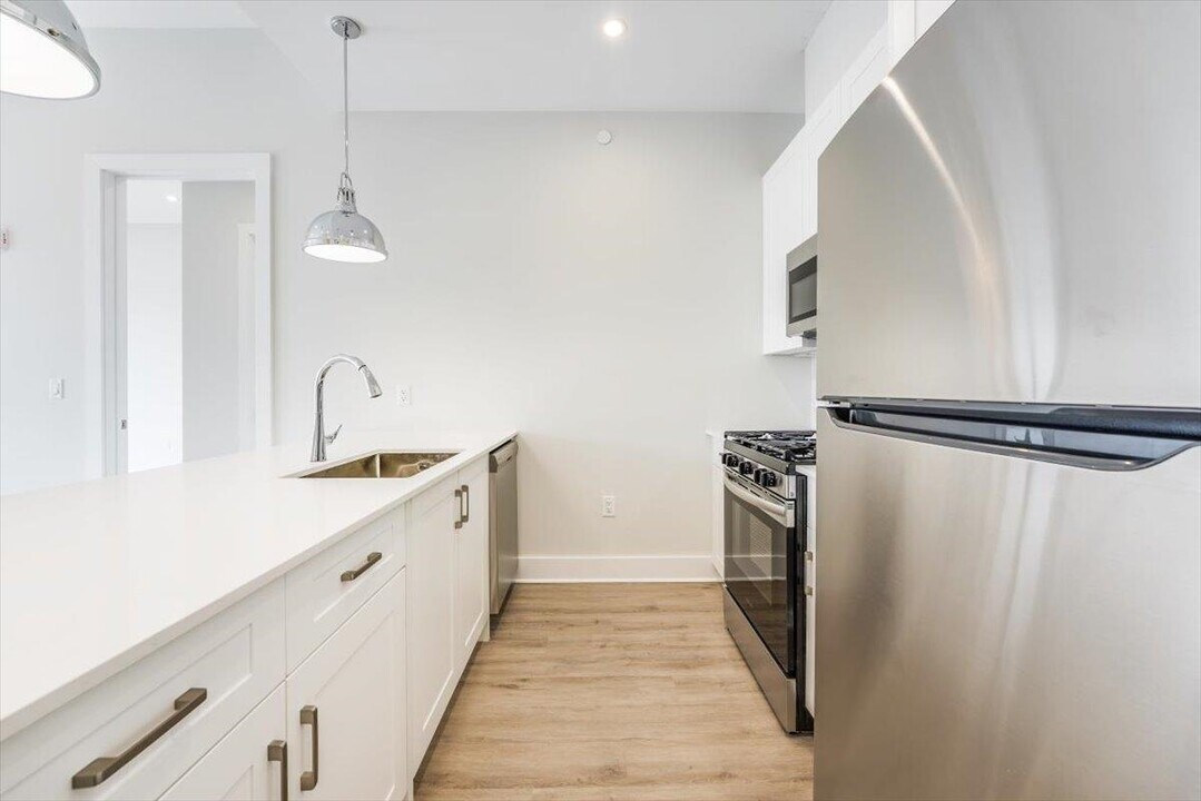 667-665 Grand St in Jersey City, NJ - Building Photo