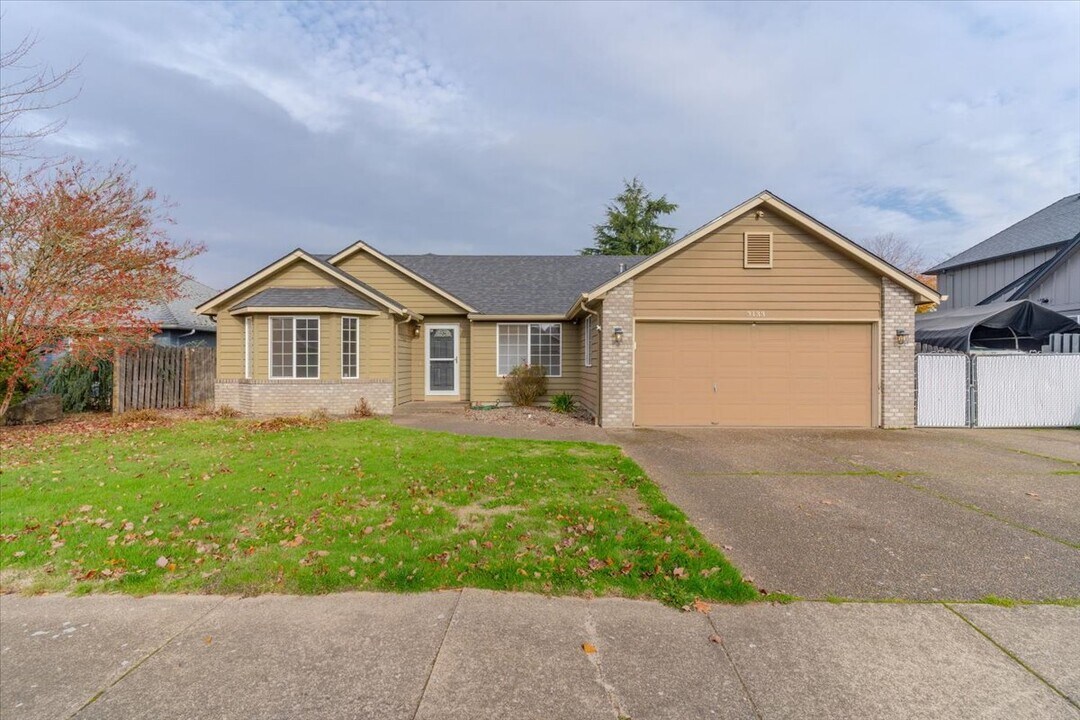 3133 19th Ave SE in Albany, OR - Building Photo