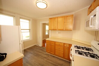 62 Bedford St, Unit 1 in Waltham, MA - Building Photo - Building Photo