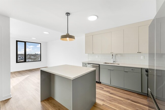 873 Communipaw Ave in Jersey City, NJ - Building Photo - Building Photo