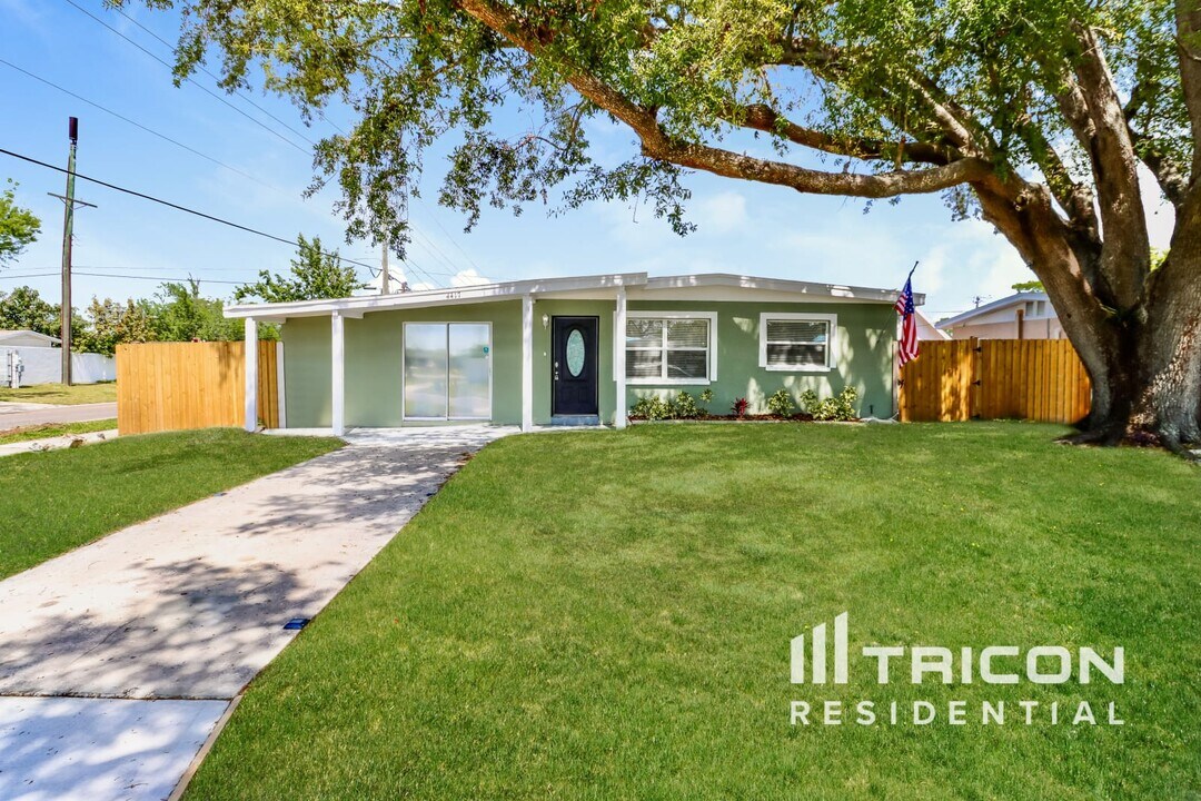 4417 W Knox St in Tampa, FL - Building Photo