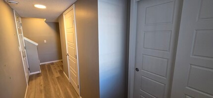 20431 16 Av NW in Edmonton, AB - Building Photo - Building Photo