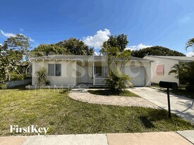 506 58th St in West Palm Beach, FL - Building Photo