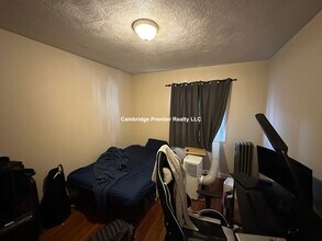 227 Boston Ave, Unit 1 in Medford, MA - Foto de edificio - Building Photo