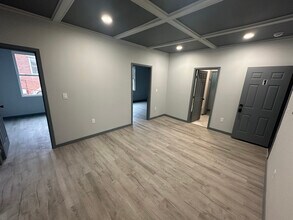 2552 Brownsville Rd, Unit Apt 1 in Pittsburgh, PA - Foto de edificio - Building Photo