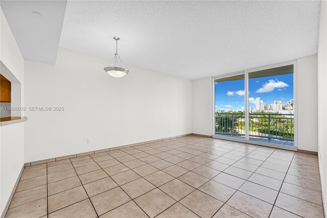 2475 Brickell Ave, Unit 703 in Miami, FL - Building Photo - Building Photo
